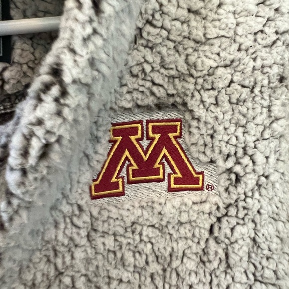 Fuzzy University of Minnesota zip up - Picture 2 of 4